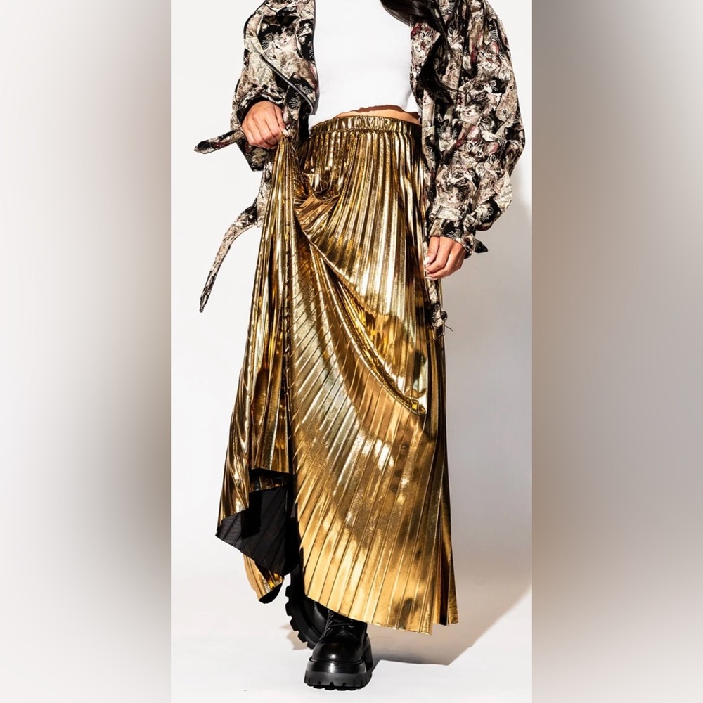 Dressed in Lala Metallic Pleated Midi Skirt in 24 Karat
Gold - Picture 2 of 12
